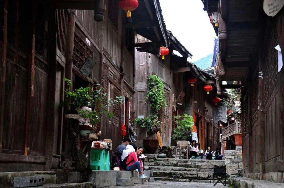 在苏轼看来,海南儋州的落后,与当地文教的匮乏有着直接的关系