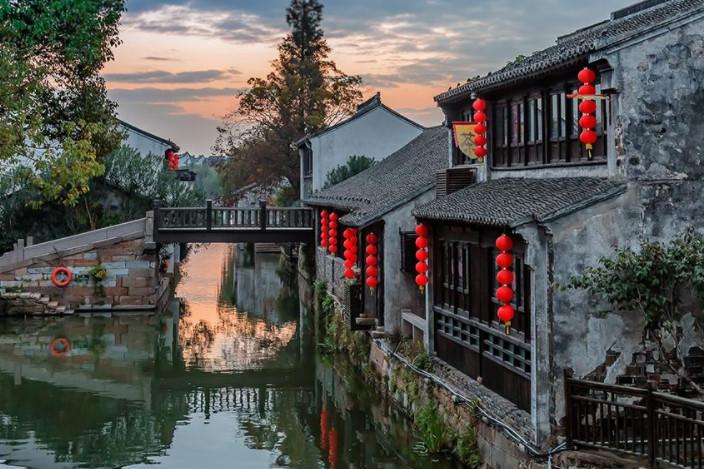 华联控股：通过集中竞价累计回购公司股份2049.38万股，占公司总股本的1.38%，总金额6986.27万元