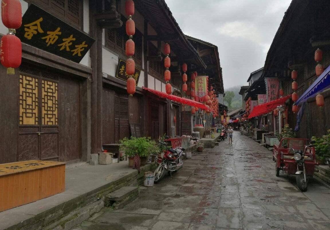 逃离部落洞穴